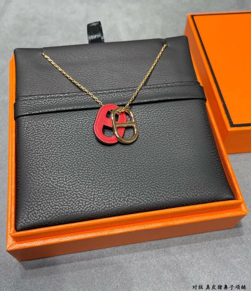 H**me5 necklaces